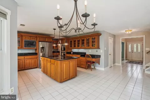 Kitchen - 3 Steed Pl, Sterling, VA 20165 photo 6 of 8