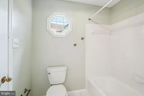 Bath - 3 Steed Pl, Sterling, VA 20165 photo 2 of 3