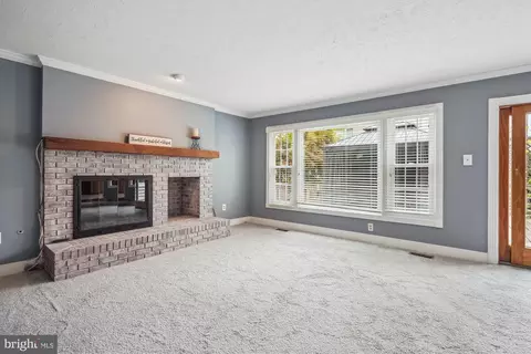 Living - 3 Steed Pl, Sterling, VA 20165 photo 4 of 14