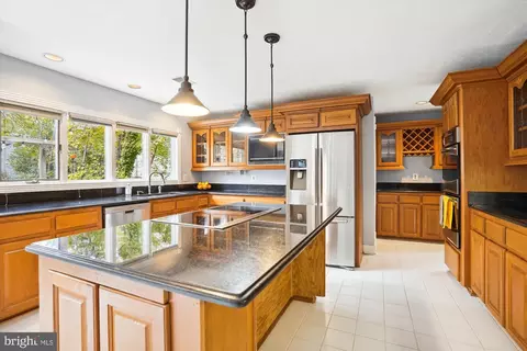 Kitchen - 3 Steed Pl, Sterling, VA 20165 photo 7 of 8