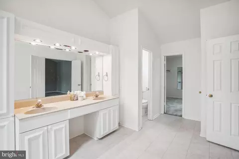 Entry Way - 3 Steed Pl, Sterling, VA 20165 photo 3 of 6