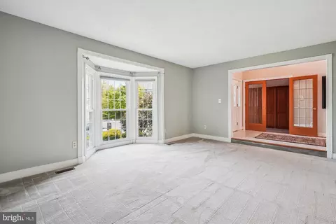 Living - 3 Steed Pl, Sterling, VA 20165 photo 11 of 14