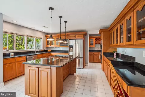Kitchen - 3 Steed Pl, Sterling, VA 20165 photo 5 of 8