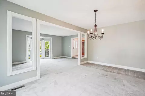 Living - 3 Steed Pl, Sterling, VA 20165 photo 2 of 14