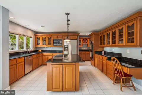 Kitchen - 3 Steed Pl, Sterling, VA 20165 photo 4 of 8