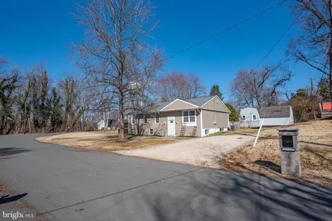904 Blue Ridge Ave, Middleburg, VA 20117