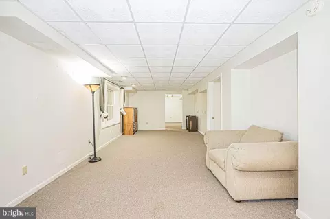 Living - 17573 Wadell Ct, Hamilton, VA 20158 photo 6 of 6