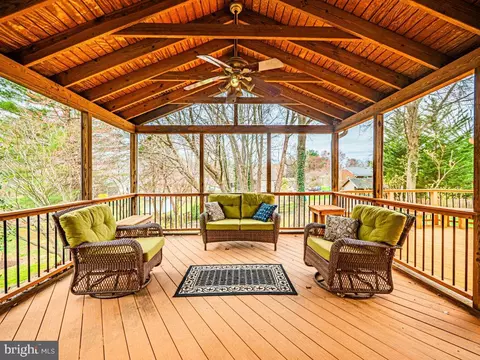 Exterior - 17573 Wadell Ct, Hamilton, VA 20158 photo 4 of 7
