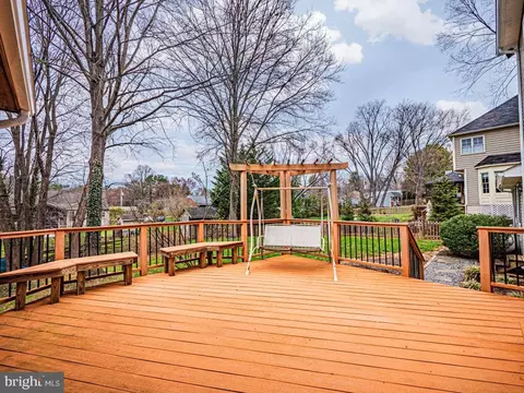 Exterior - 17573 Wadell Ct, Hamilton, VA 20158 photo 5 of 7