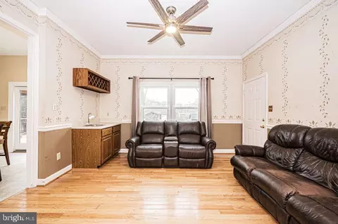 Living - 17573 Wadell Ct, Hamilton, VA 20158 photo 3 of 6