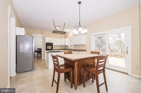 Kitchen - 17573 Wadell Ct, Hamilton, VA 20158 photo 6 of 6
