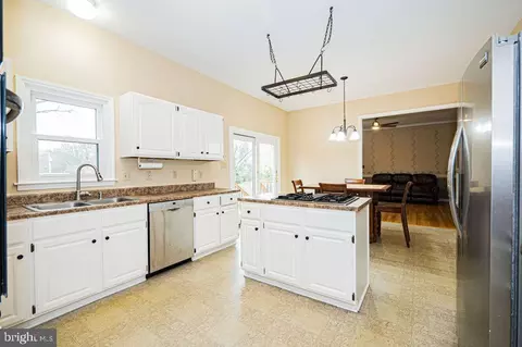 Kitchen - 17573 Wadell Ct, Hamilton, VA 20158 photo 3 of 6