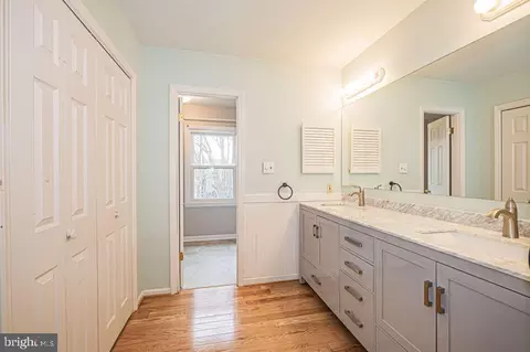 Bath - 17573 Wadell Ct, Hamilton, VA 20158 photo 3 of 5