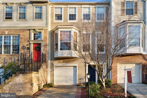 47589 Sandbank Sq, Sterling, VA 20165