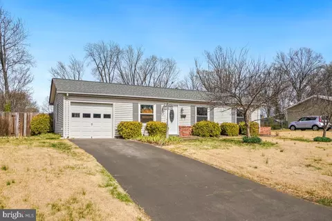228 W Ash Rd W, Sterling, VA 20164