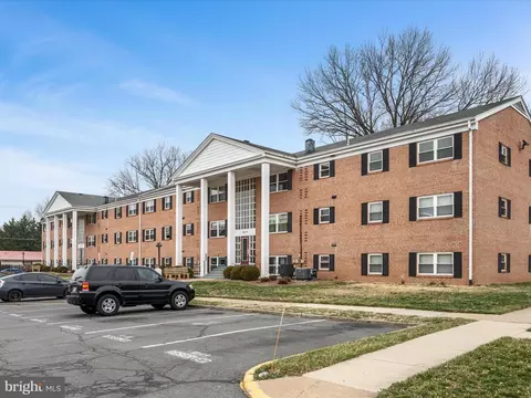 120 4 Washington St NE #12, Leesburg, VA 20176