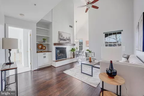 46604 Ellicott Sq #301, Sterling, VA 20165