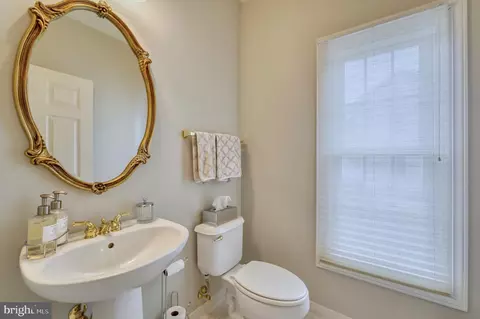 Bath - 43769 Timberbrooke Pl, Ashburn, VA 20147 photo 1 of 5