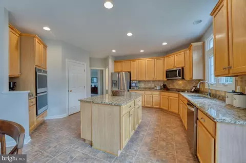 Kitchen - 43769 Timberbrooke Pl, Ashburn, VA 20147 photo 2 of 3