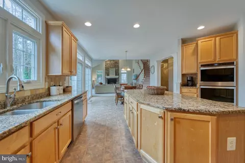Kitchen - 43769 Timberbrooke Pl, Ashburn, VA 20147 photo 3 of 3