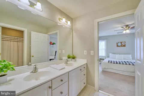 Bath - 43769 Timberbrooke Pl, Ashburn, VA 20147 photo 5 of 5