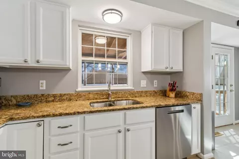 20752 Cross Timber Dr, Ashburn, VA 20147 photo 13