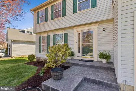 20752 Cross Timber Dr, Ashburn, VA 20147 photo 2