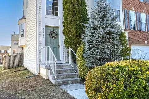 42761 Bennett St, Chantilly, VA 20152 photo 2