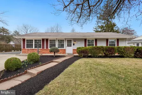 1105 S Greenthorn Ave, Sterling, VA 20164