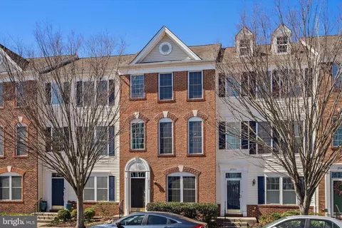 25373 Crossfield Dr, Chantilly, VA 20152