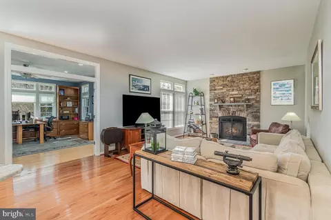 43477 Orson St, Chantilly, VA 20152 photo 2