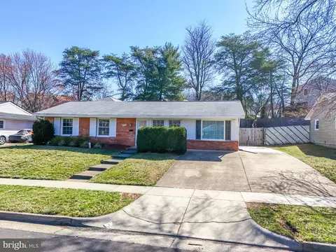 1200 S Greenthorn Ave, Sterling, VA 20164