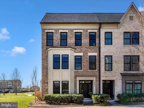 42251 Riggins Ridge Ter, Brambleton, VA 20148