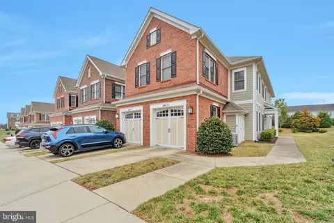 44111 Peirosa Ter, Chantilly, VA 20152