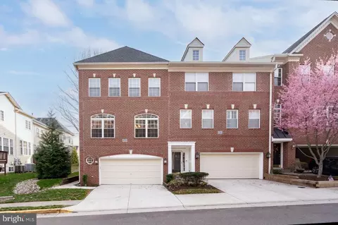 47799 Scotsborough Sq, Sterling, VA 20165