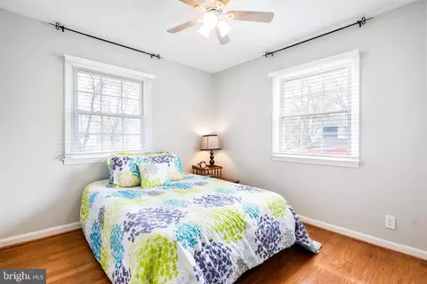 Bedroom - 401 W Maple Ave W, Sterling, VA 20164 photo 4 of 5