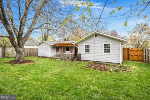 Exterior - 401 W Maple Ave W, Sterling, VA 20164 photo 10 of 11