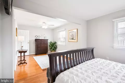 Bedroom - 401 W Maple Ave W, Sterling, VA 20164 photo 2 of 5