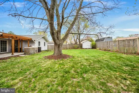 Exterior - 401 W Maple Ave W, Sterling, VA 20164 photo 6 of 11
