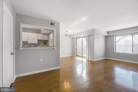 125 H Clubhouse Dr SW #11, Leesburg, VA 20175