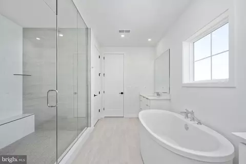 Bath - 41550 Walking Meadow Dr, Aldie, VA 20105 photo 1 of 1