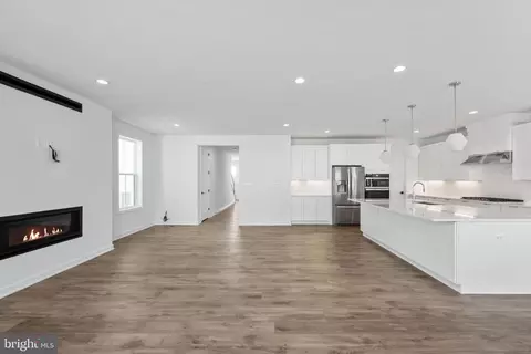 Living - 41550 Walking Meadow Dr, Aldie, VA 20105 photo 1 of 2