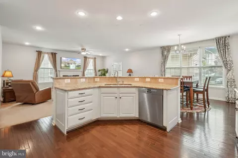 43211 Sharpie Sq, Ashburn, VA 20148 photo 6