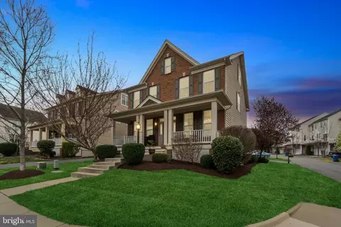 43211 Sharpie Sq, Ashburn, VA 20148