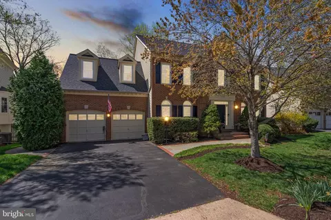 47325 Middle Bluff Pl, Sterling, VA 20165