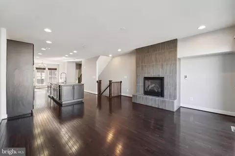 20398 Codman Dr, Ashburn, VA 20147 photo 10