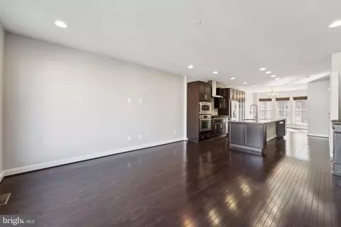 20398 Codman Dr, Ashburn, VA 20147 photo 9