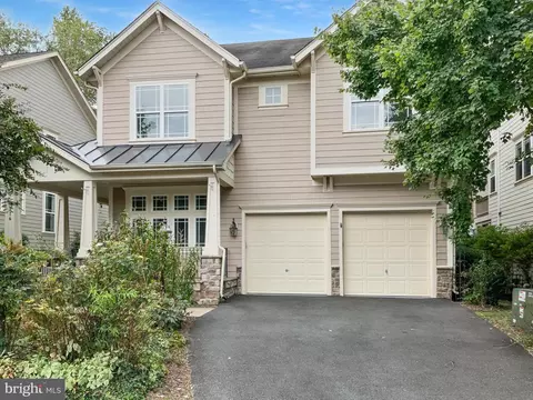 276 Ariel Dr NE, Leesburg, VA 20176