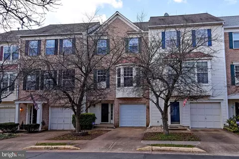 21945 Thompson Sq, Sterling, VA 20166