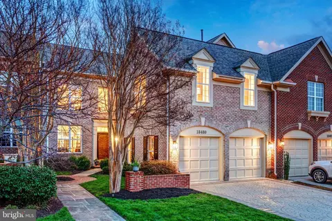 18480 Lanier Island Sq, Leesburg, VA 20176